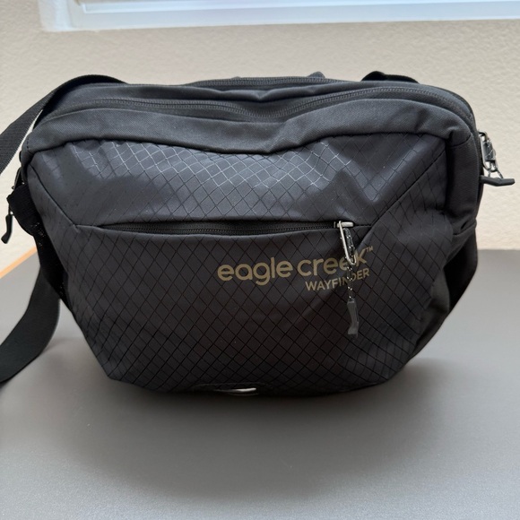 Eagle Creek Wayfinder Crossbody Bag Brand New - Picture 2 of 9
